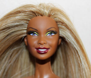 Barbie Basics - Modèle n°10 - Collection 001 (rerooted)