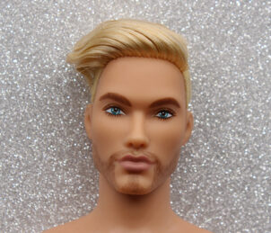 Ken Looks - Blond
