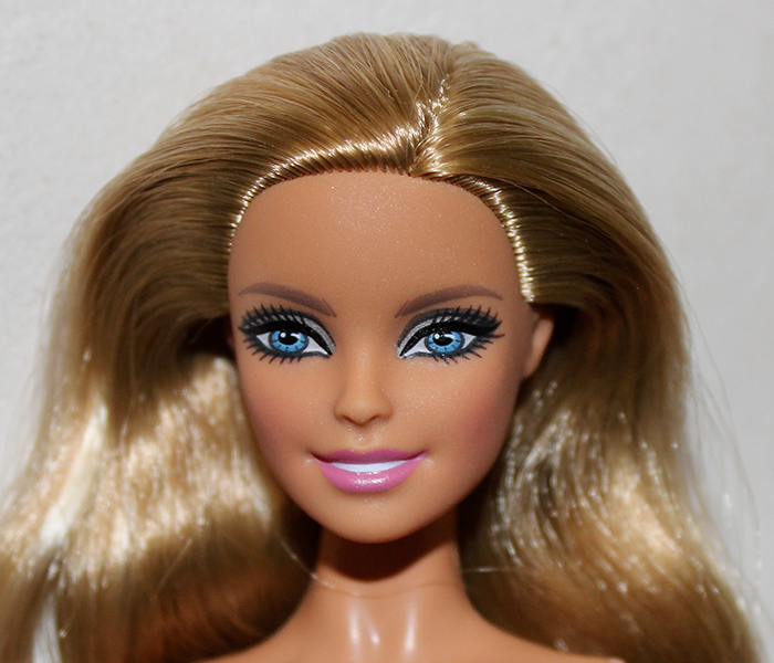 Barbie Moschino 2016