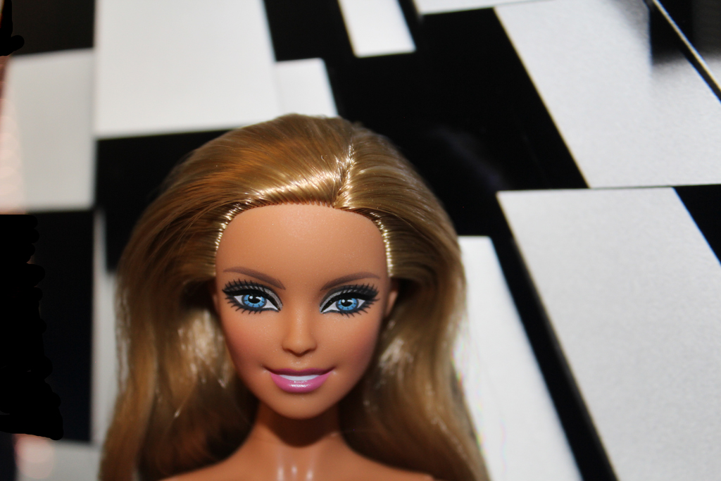 Barbie Moschino 2016
