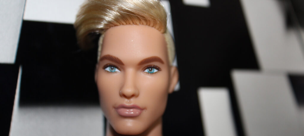 Ken Looks - Blond