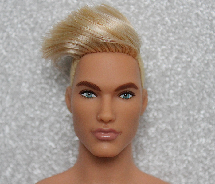 Ken Looks - Blond