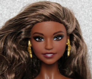 POUPÉE BARBIE FASHIONISTAS récente Curvy grande cheveux châtain