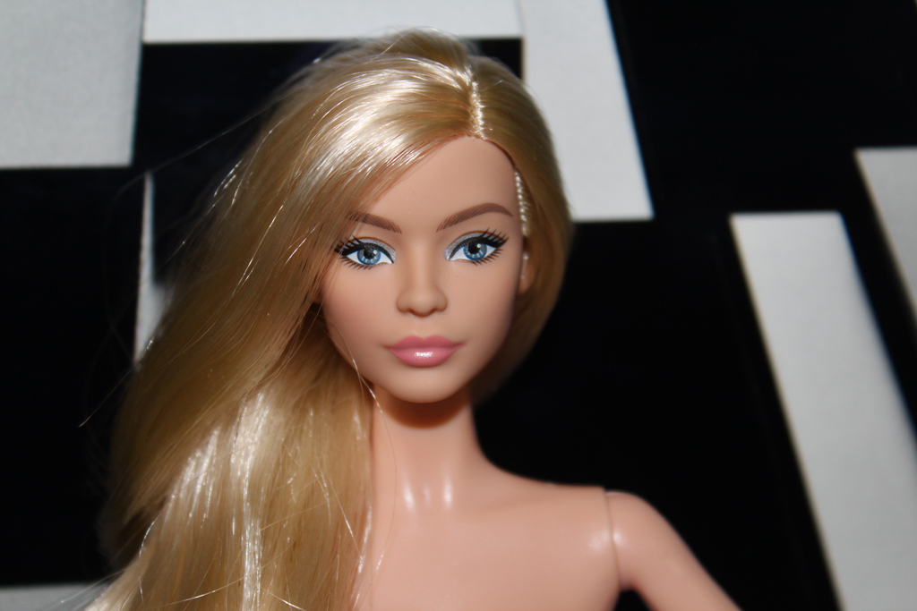 Barbie Looks n°23 - Original, Long Blonde Hair