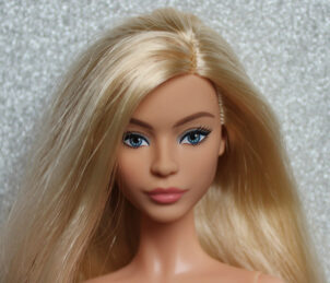 Barbie Looks n°23 - Original, Long Blonde Hair