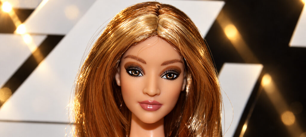 Barbie Yfke (Basics Deluxe Kit #5) – galería de fotos